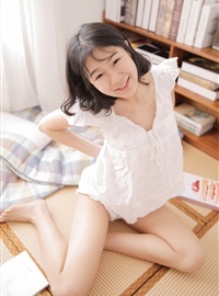 日本开苞美少女纯真甜美私房睡裙美腿白嫩可爱生活写真(14)